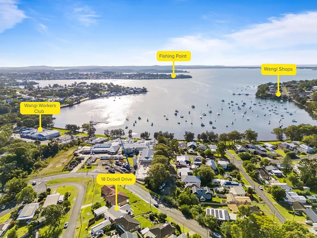 Wangi Wangi 3 Slaapkamer LEVEL HOME WITH LAKE VIEWS AND TWO STREET FRONTAGE RIGHT NEAR THE LAKE