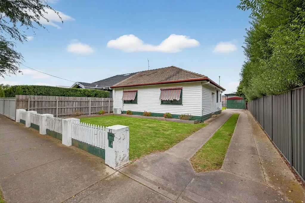 Sale 2 Slaapkamer Investment Opportunity in a Convenient Location