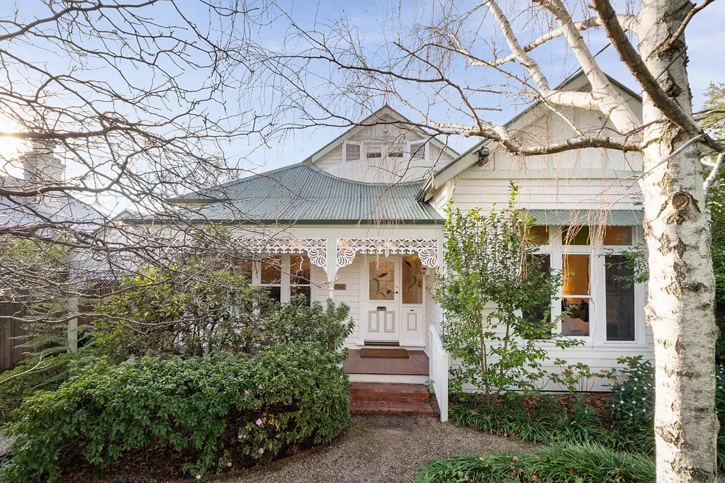 Surrey Hills 5Zimmer Edwardian elegance in a premier family setting.