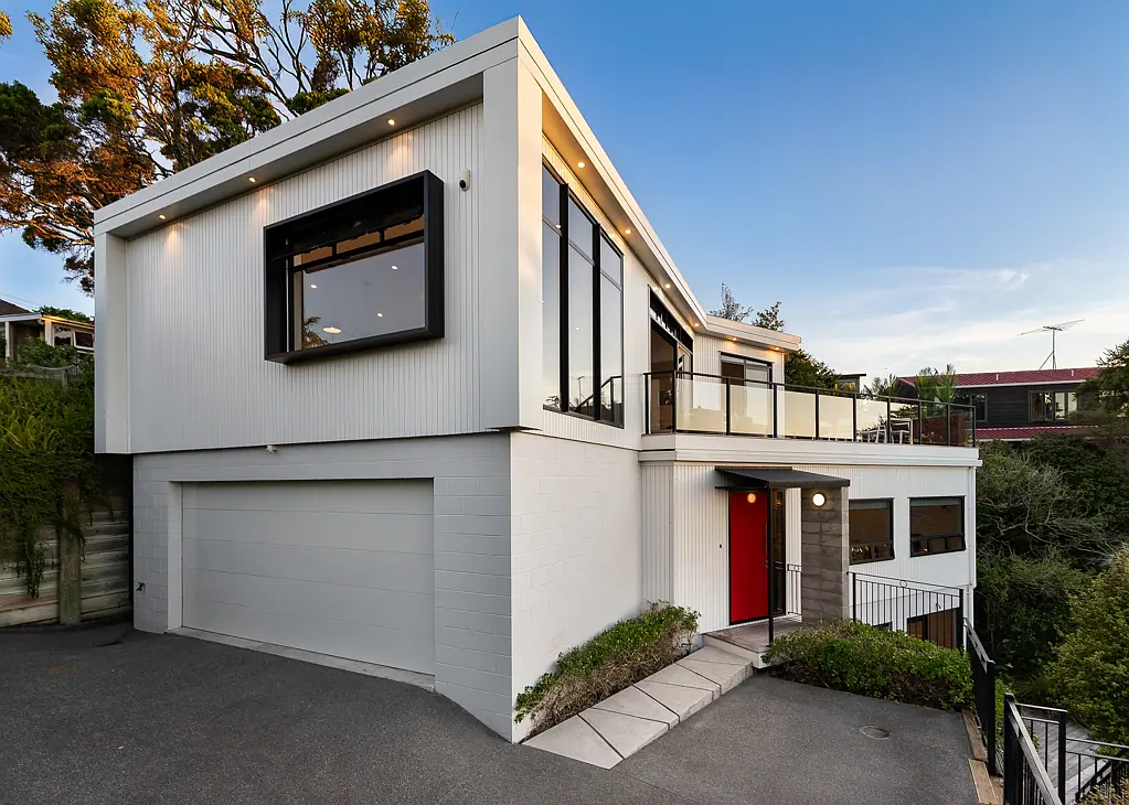 Waterview 5房  Unique. Contemporary. Waterviews.