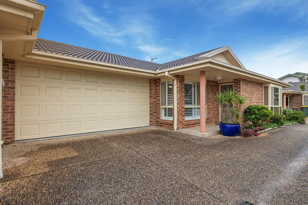 Large Single Level Villa!
