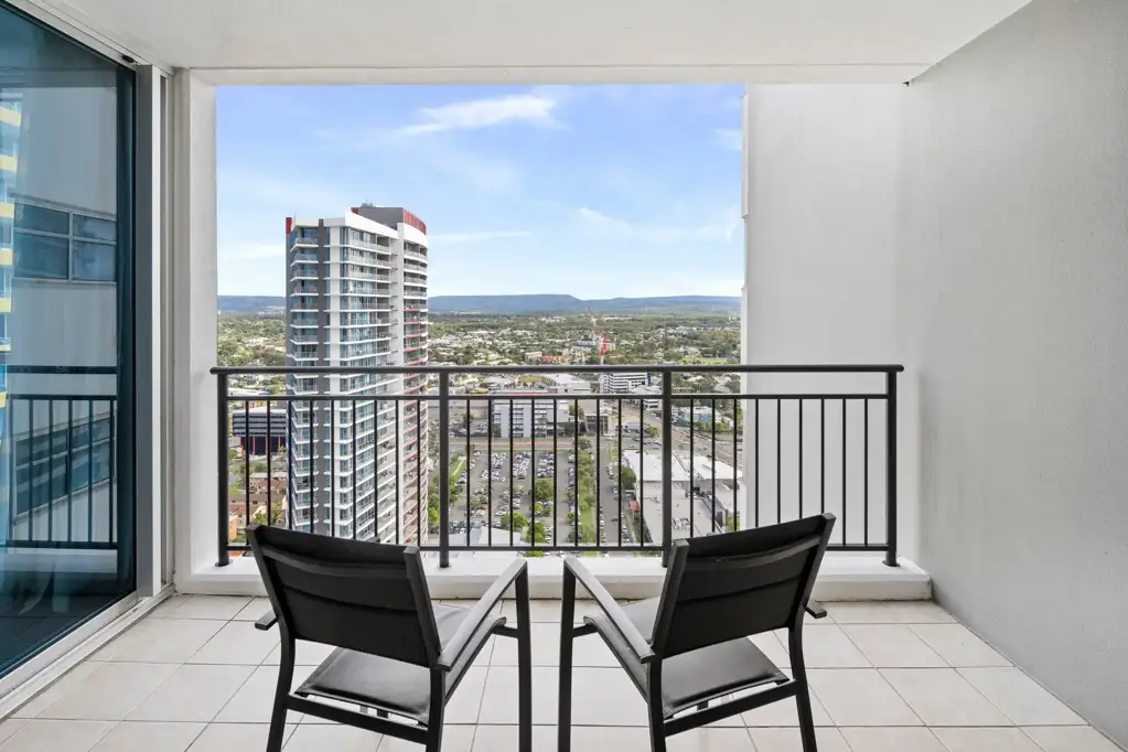Southport 1ห้องนอน Stylish CBD Living with Hinterland Views