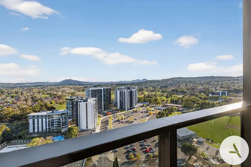 Phillip 1Kwarto Elevated Sunlit Living in the Heart of Woden - High Rental Return!