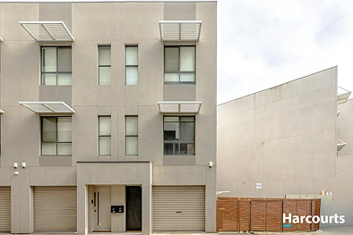 Mawson Lakes 3chambre Dynamic 3-Level Living! Modern Comforts - Prime Location.