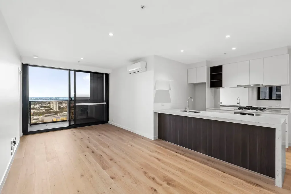 Unfurnished 3 bedroom 2 bathroom Palladium Apartment with car park