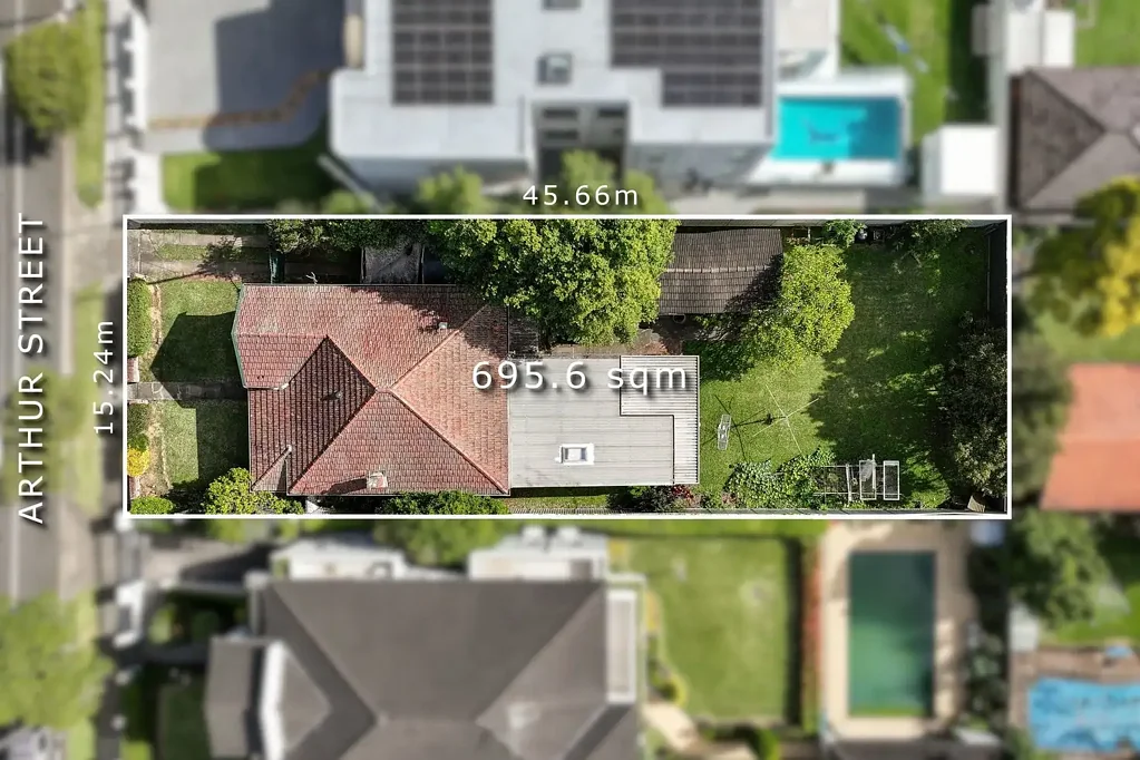 Strathfield 4房 双砖住宅 696㎡阔地 无地役权 扩建潜力 优质学区 步行交通 A Rare Strathfield Canvas: Solid Family Home Meets Future Luxury