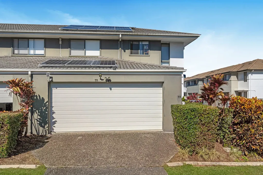 Richlands 3chambre Modern Corner Position with Space, Style & Lifestyle Appeal