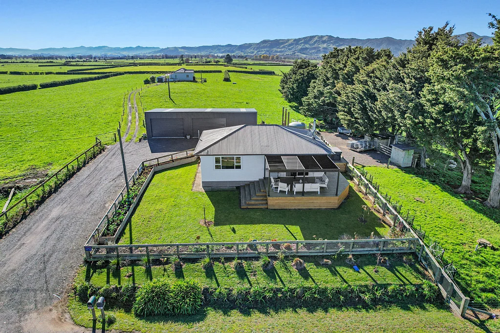 Paeroa Thoughtfully renovated - Comfort and rural charm