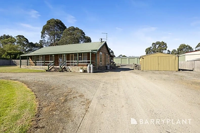 Nyora 3 Slaapkamer Immaculate Acreage Living with Exceptional Shedding & Future Potential