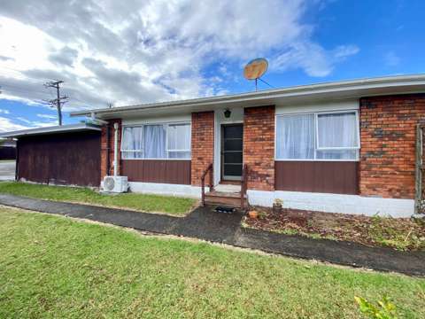 Quiet 2 Bedroom Unit with Easy Access to Amenities