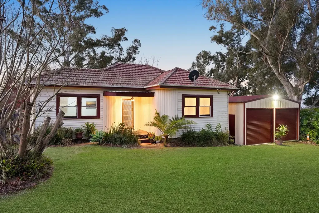 Buxton 3 Bedroom A RARE ACREAGE PROPERTY