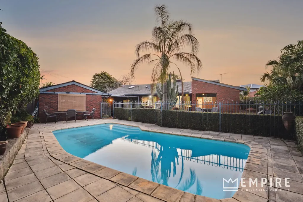 7 Hamersley Way, Kardinya, WA 6163