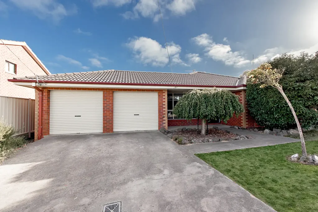 3 BEDROOM FAMILY HOME WITH MODERN APPLIANCES