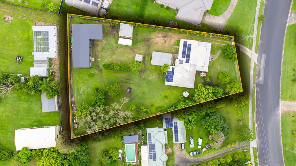 Burpengary East 5ห้องนอน OPPORTUNITY AWAITS ON OVER 3/4 ACRE!