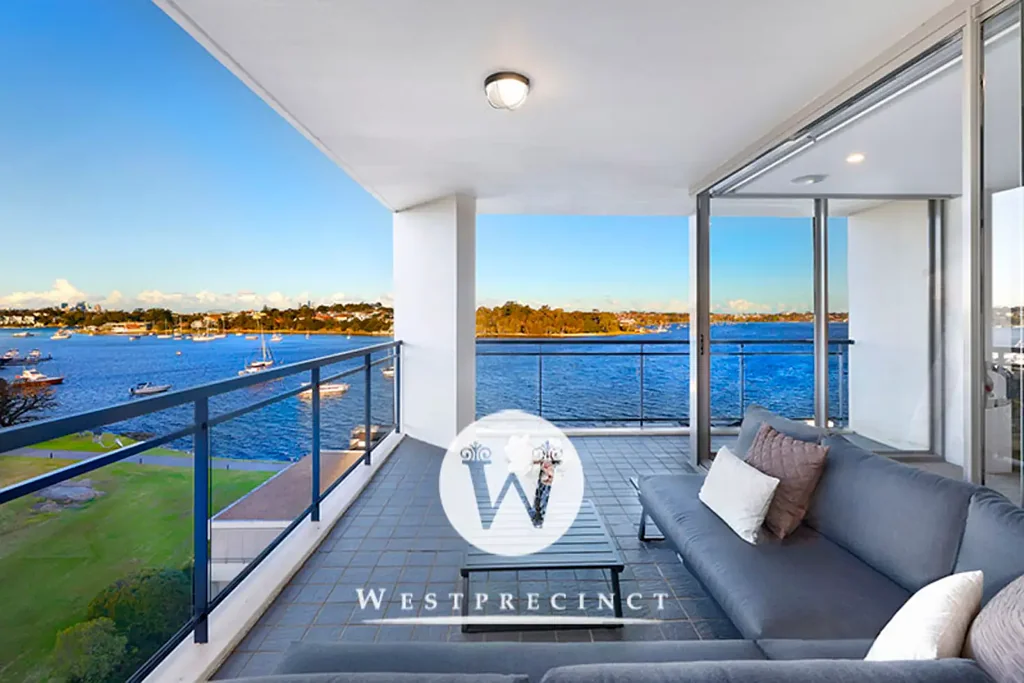 In transition? We offer fine furnished stays from 3 months +