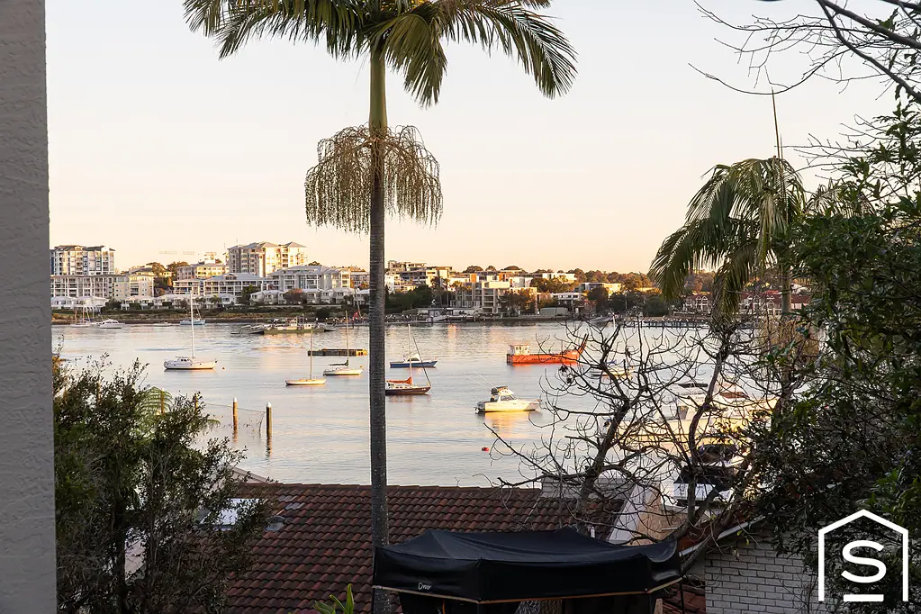 Putney 4房 翻新家庭住宅，坐拥壮丽水景并具备未来梦想家园潜力 (STCA) Renovated Family Residence with Breathtaking Water Views & Future Dream Home Potential (STCA)