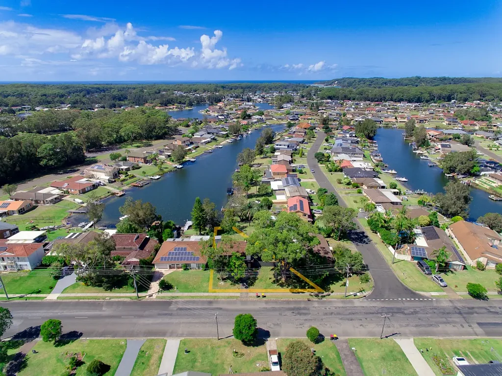 Sussex Inlet 4Zimmer Waterfront Opportunity with Huge Potential
