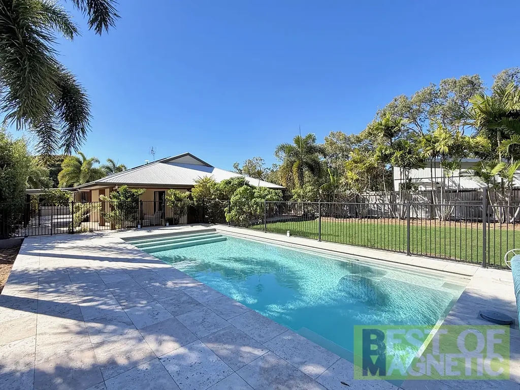 Horseshoe Bay 4房  Luxury Family Living on 1,200m² with Pool, Shed, Mountain Views & Premium Finishes