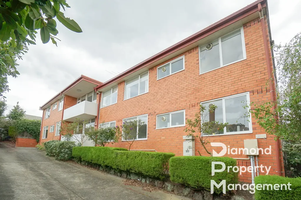 Spacious 2-Bedroom Apartment For Rent Close to High Street