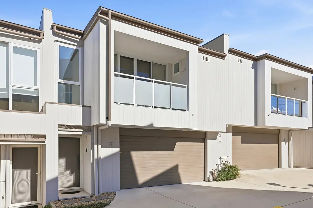 Norwest 3房  Rooftop Entertainer with Blue Mountains Views Near Metro