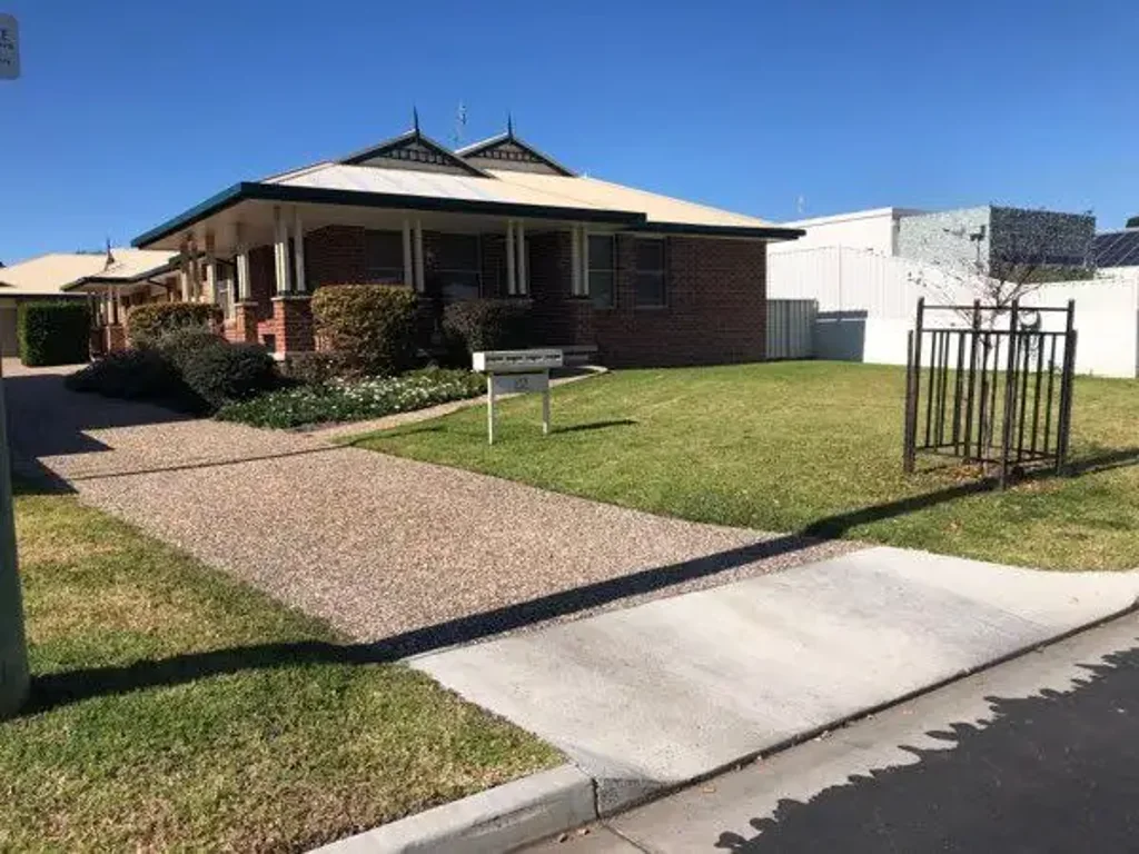 Beautiful Unit in Great Location