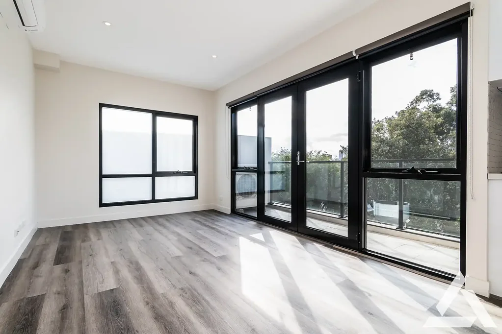 Convenient 2-Bedroom Apartment - Meters away from the beach