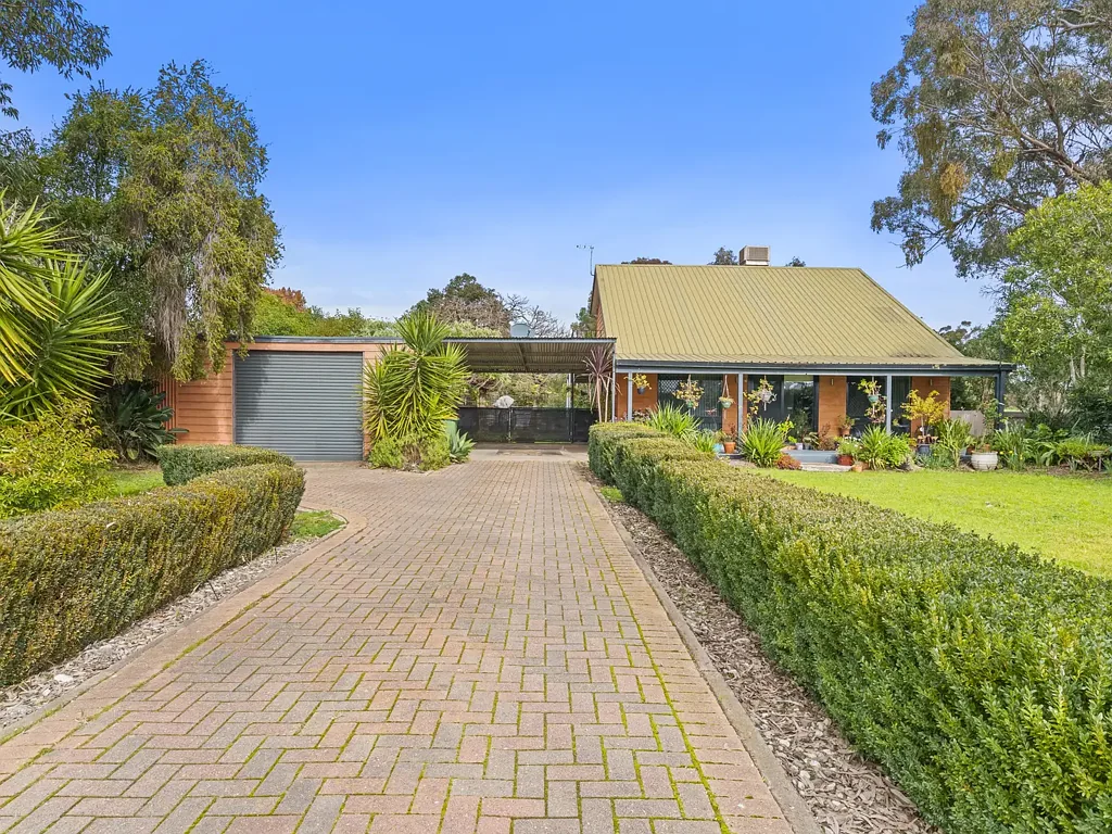 Corowa 3房  Convenient lifestyle with balcony views
