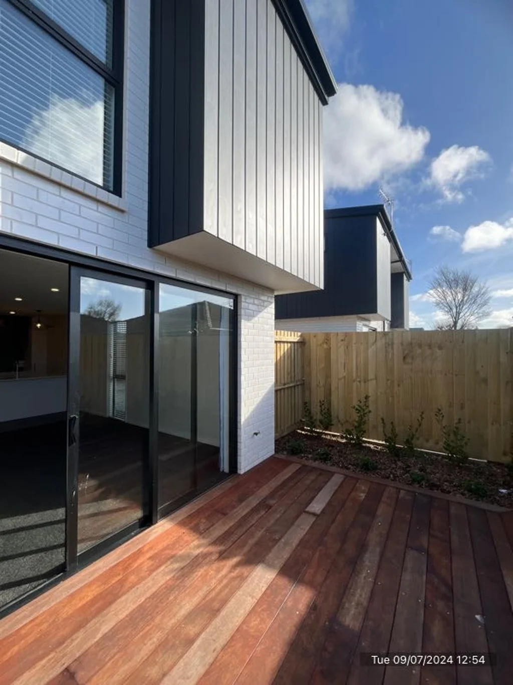 Beautiful Design – Near New Wychbury