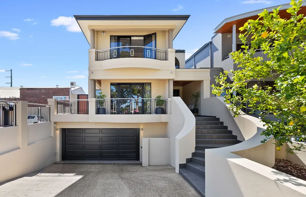 South Perth 4chambre Grand Design in the Heart of South Perth.