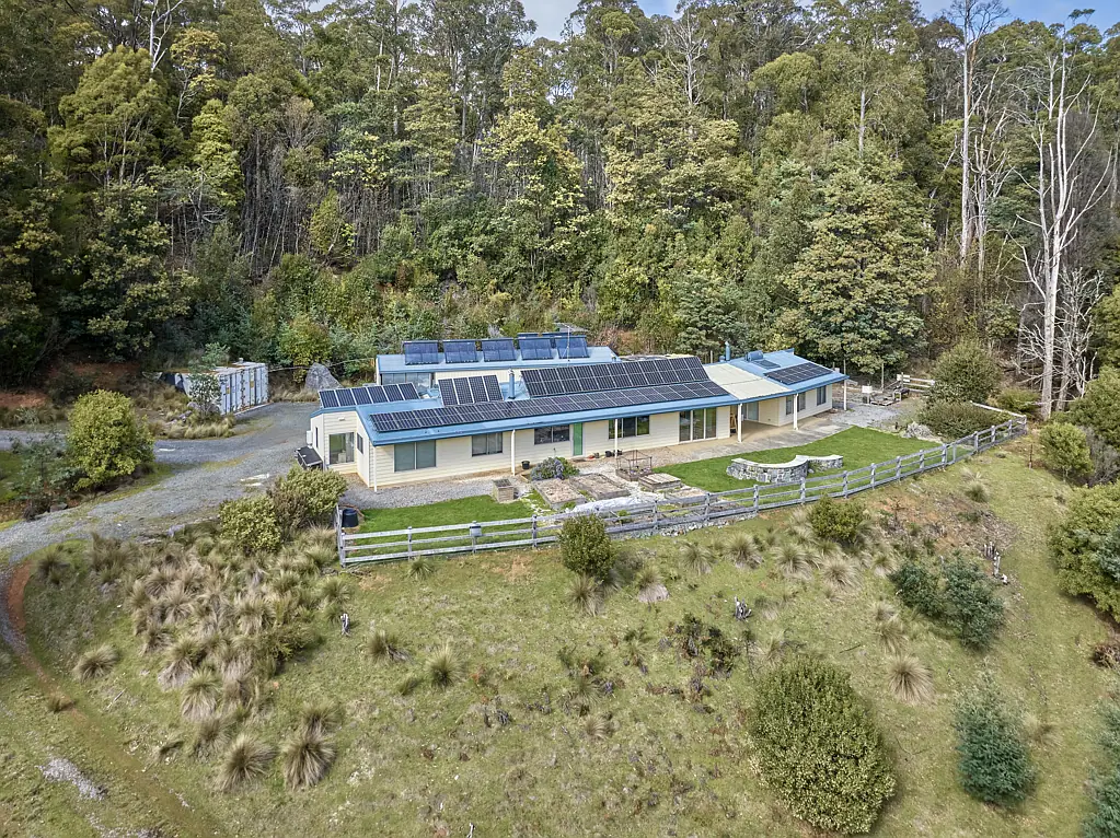 Mole Creek Off Grid Luxury - Privacy and Nature in Abundance with Commercial Brewery Option