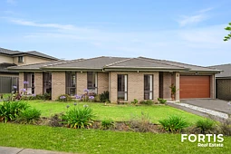 8 & 8a Scarlet Street, Jordan Springs