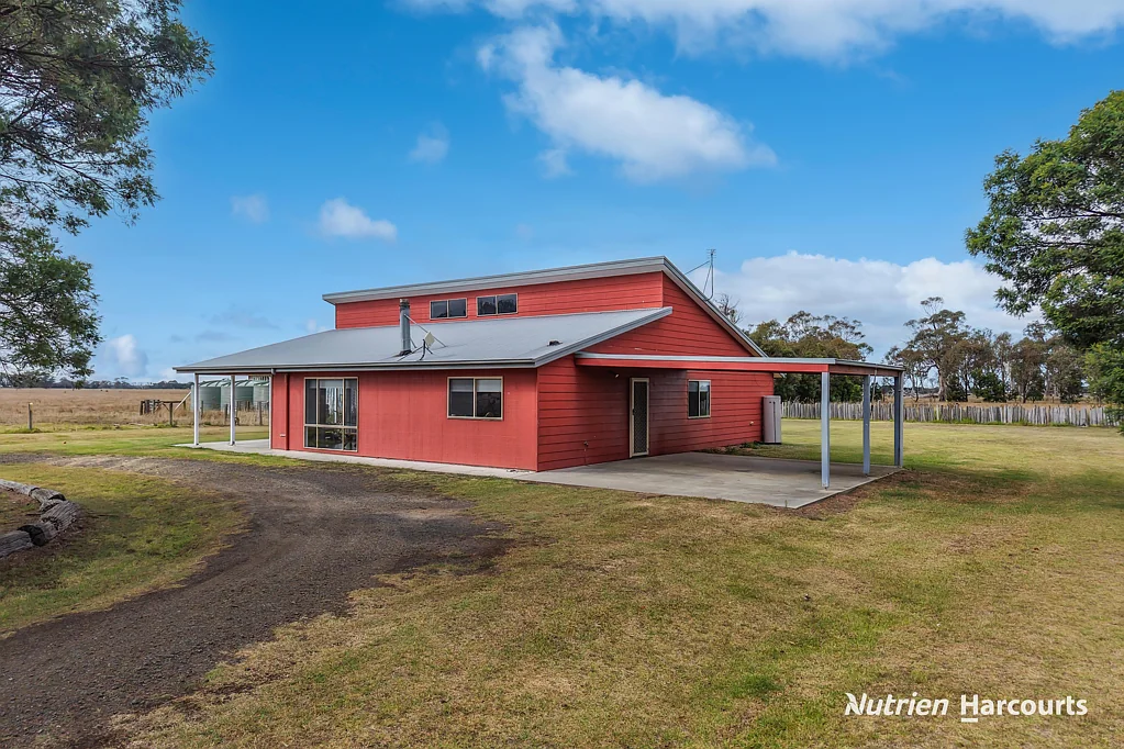 Yarram 4 Bedroom Tranquil Country Retreat on 4.6 Acres