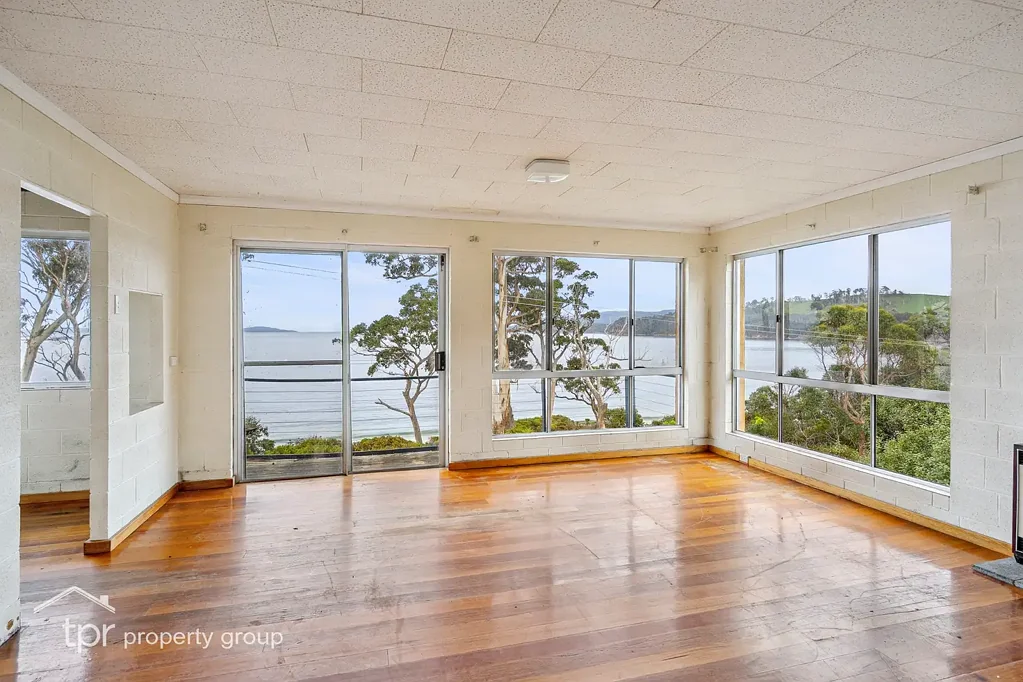 Surveyors Bay 3 Bedroom Unique Property With Stunning Ocean Views