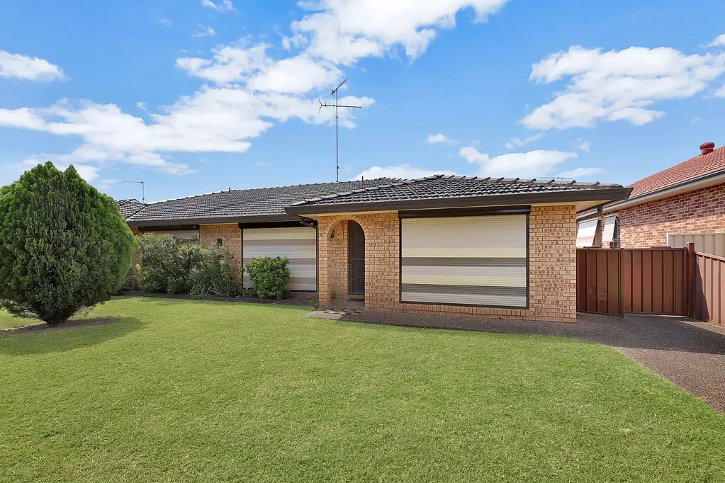 CHARMING TWO BEDROOM SINGLE LEVEL DUPLEX