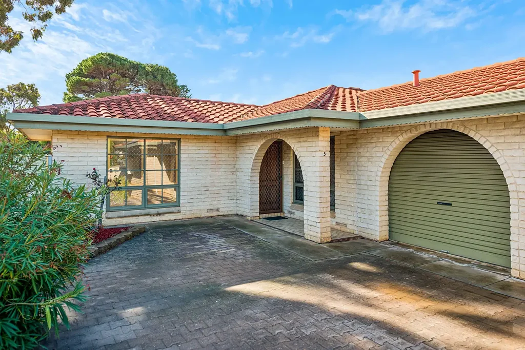 West Lakes Shore 3房  Low Maintenance Living Just Minutes from the Coast
