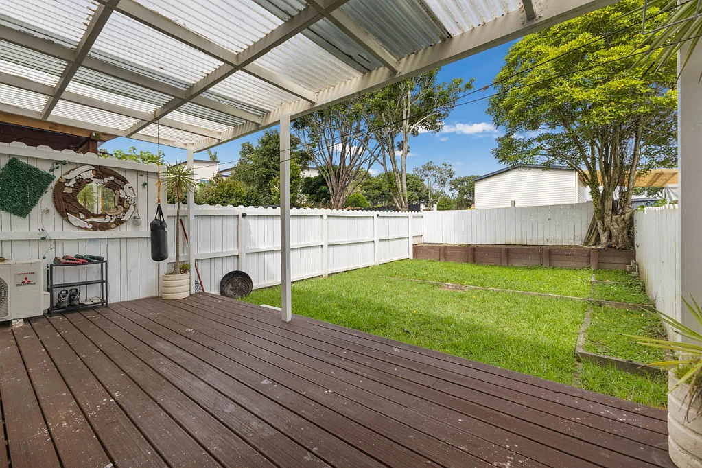Flat Bush 3Zimmer Smart, Spacious & Superbly Located