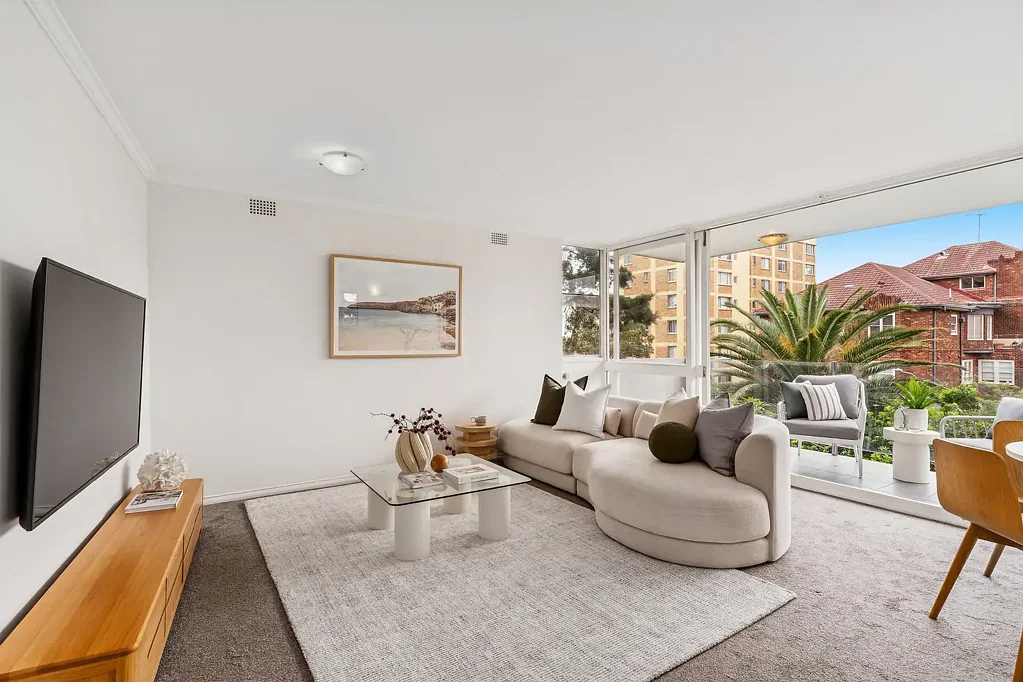 Bondi 2 Bedroom Elevated oceanview retreat minutes from the beach