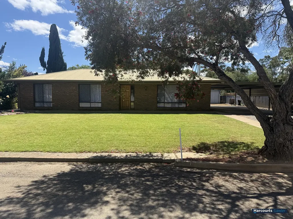 3 Bedroom Home Walking Distance to School