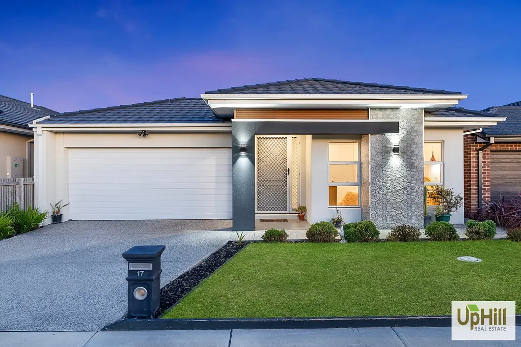 17 Lensing Street, Clyde North, VIC 3978