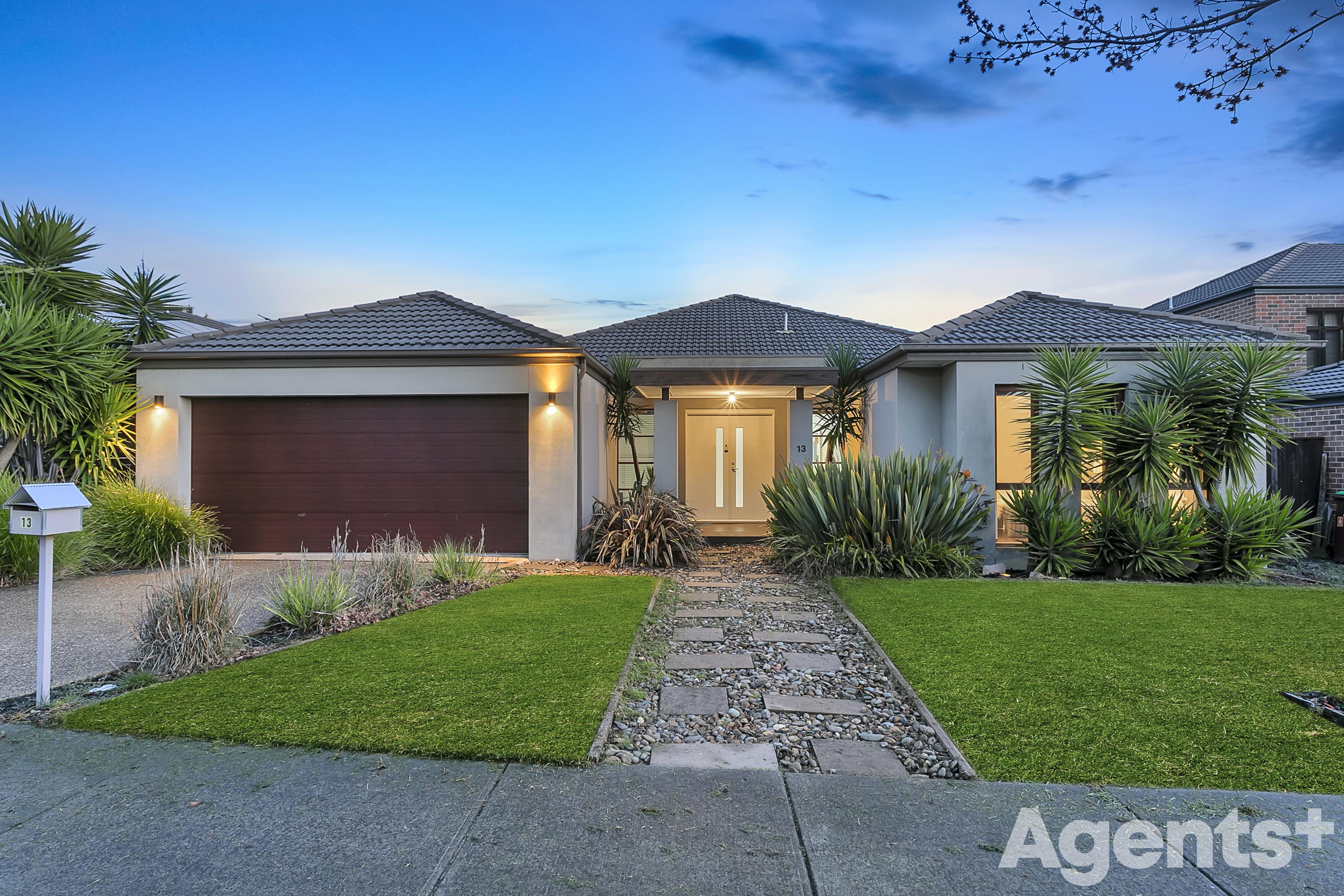 13 HOLLYROOD DR, BERWICK VIC 3806, 0 Bedrooms, 0 Bathrooms, House