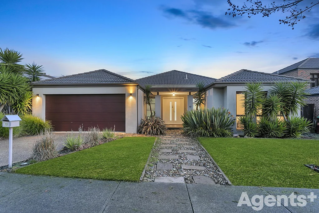 13 Hollyrood Drive, Berwick, VIC 3806
