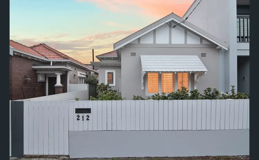 Beaconsfield 3chambre Period charm. Contemporary edge. Future upside.