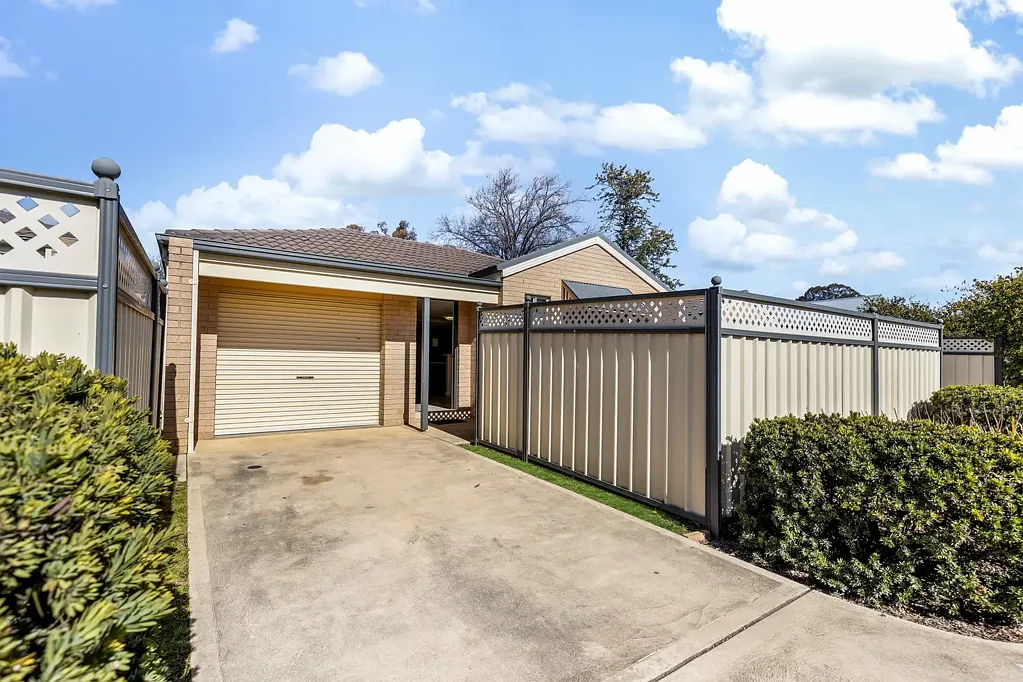 LOW MAINTENANCE QUIET LIVING IN PRIME LOCATION