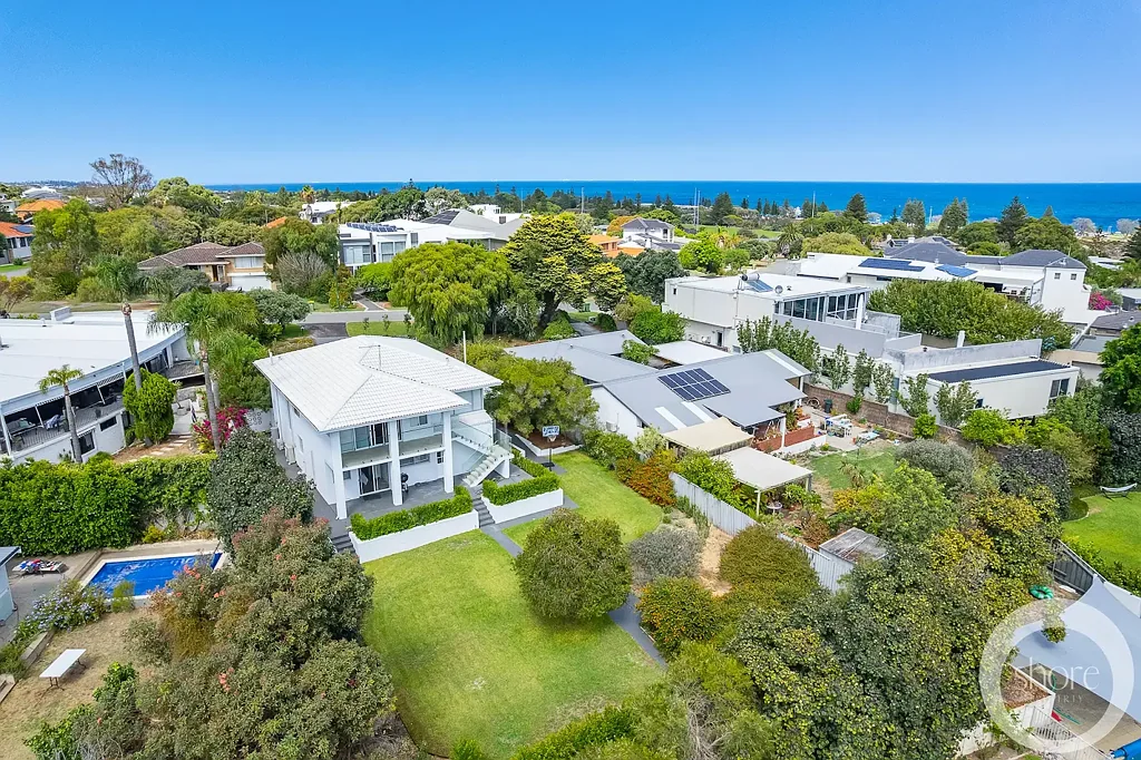 City Beach 4chambre Luxe Beach House | Dress Circle Street | Mammoth Ocean View Landholding