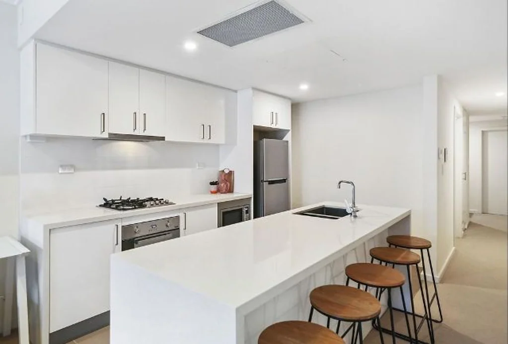 Lindfield 1chambre Generously sized light-filled 1-bedroom, 1-bathroom, 1-parking, Storage Cage. Conveniently located, close to all amenities.