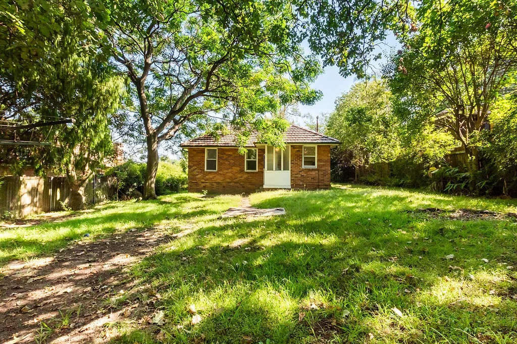 Spacious 3-Bedroom Family Home in Convenient Eastwood Location