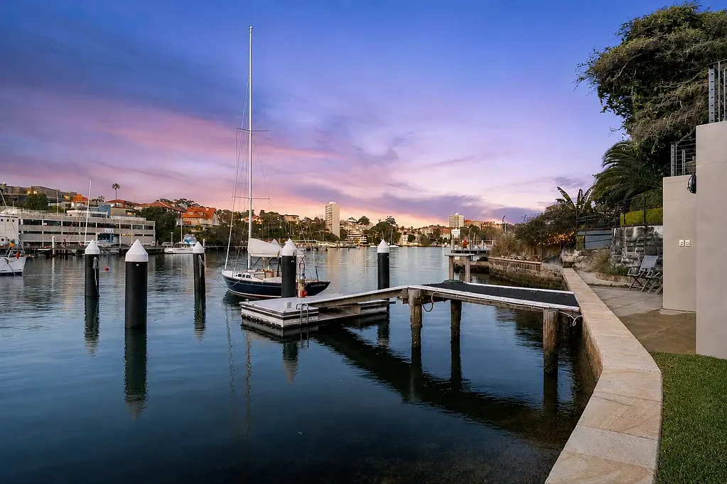 North Sydney 4Moenga One-of-a-kind stunning waterfront home with a studio