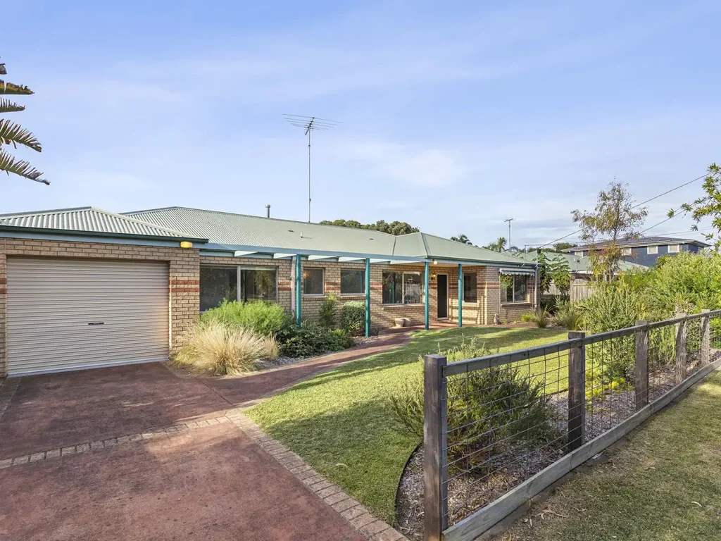 Point Lonsdale 3침실 Low Maintenance and Meticulously Presented
