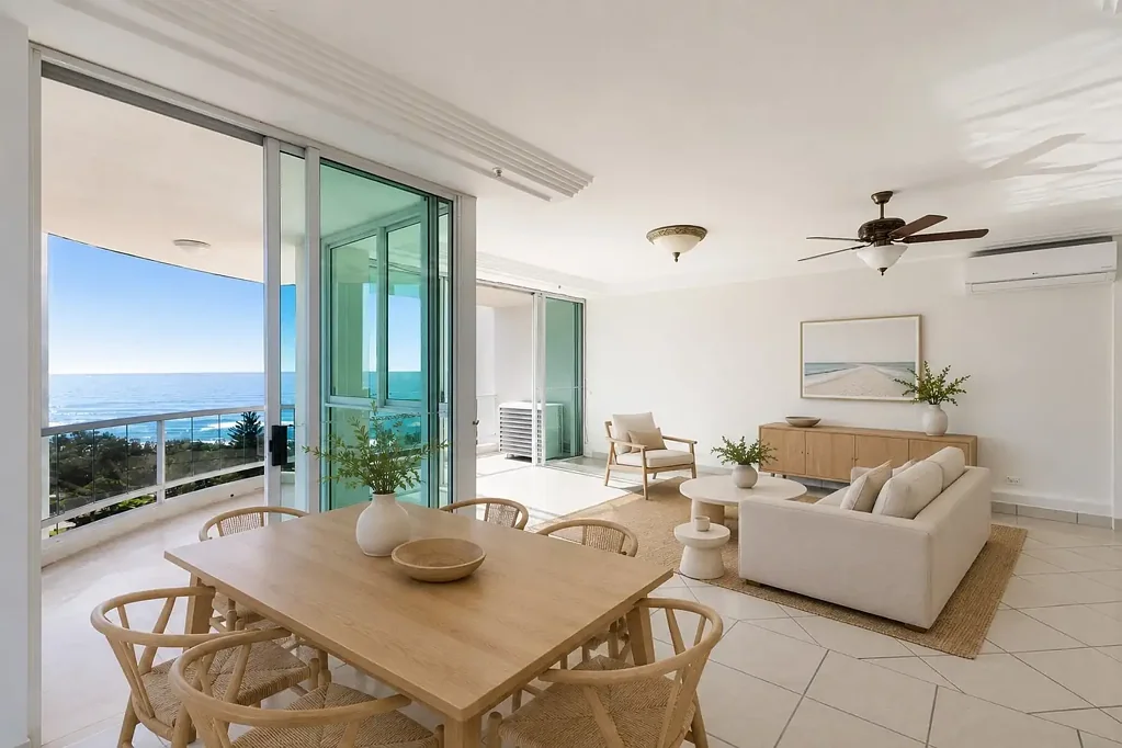 Broadbeach 3 Slaapkamer Prized North Facing Residence - First Time to Market in 26 Years