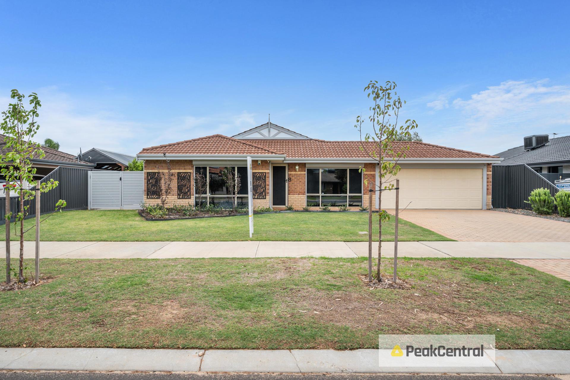 8 OKEHAMPTON RD, WARNBRO WA 6169, 0部屋, 0バスルーム, House